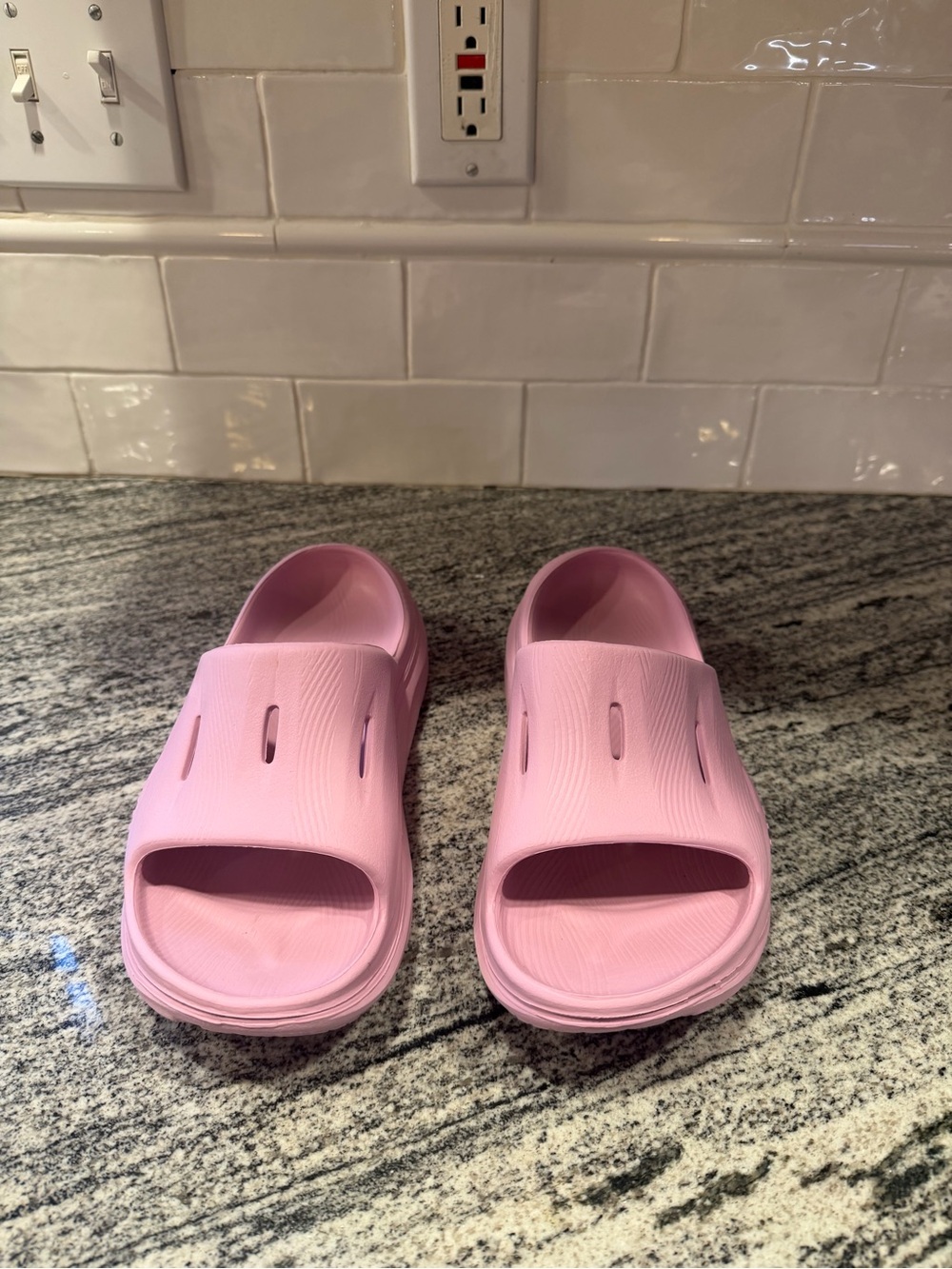 Women’s Hoka One One Ora 3 Recovery Slide Comfort Sandals Size 7 - Picture 2 of 9